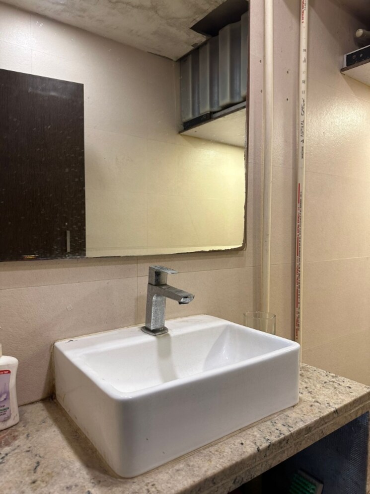 Washroom, pipewala-apartment Commercial Shop 425 Sq.Ft. In Colaba Mumbai 7594361