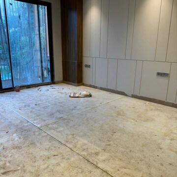 Room in 3 BHK Builder Floor at Sector 63a – for Sale