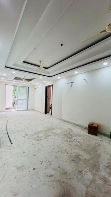 Room in 4 BHK Builder Floor at Auram Floor, South City 2 – for Sale