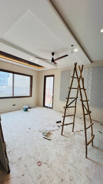 Room in 4 BHK Builder Floor at Auram Floor, South City 2 – for Sale