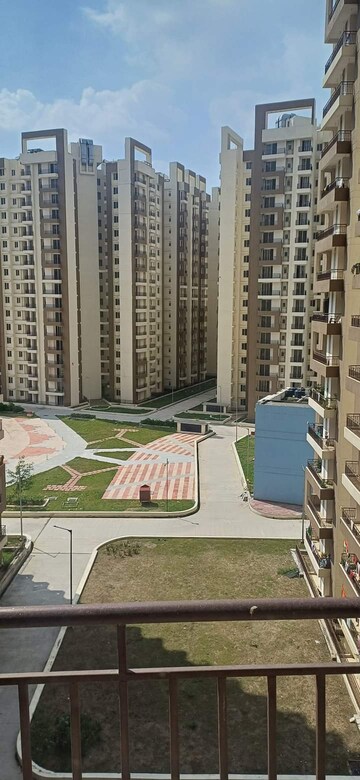 2 BHK Apartment For Sale in Amrapali Golf Homes, Sector 4, Greater Noida