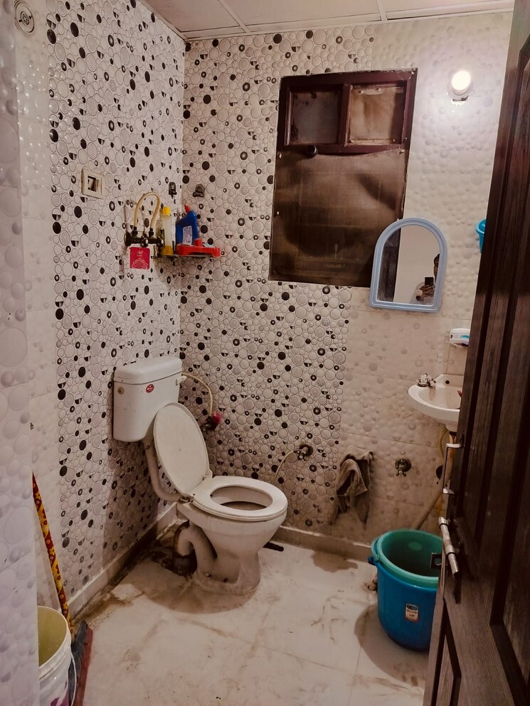 Bathroom, srs-apartments 2 Bedroom 900 Sq.Ft. Apartment In Sector 73 Noida 7595287