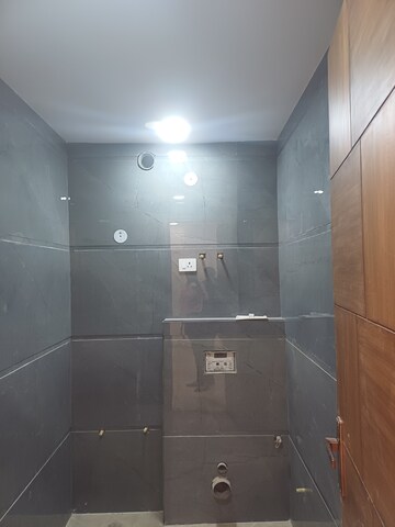 Building Lobby in 3 BHK Builder Floor at Fidato Honour Homes, Sector 89 – for Sale