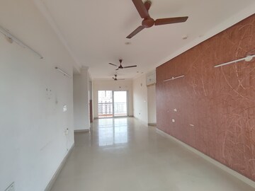 Room in 2 BHK Apartment at Aims Golf City, Sector 75 – for Sale