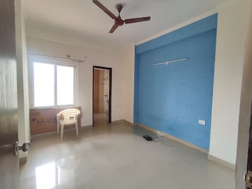 Room in 2 BHK Apartment at Aims Golf City, Sector 75 – for Sale