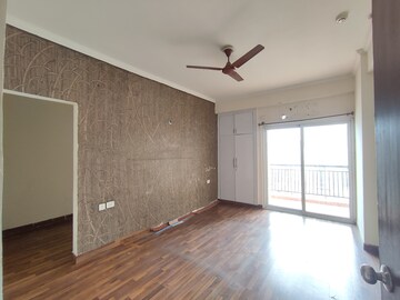 Room in 2 BHK Apartment at Aims Golf City, Sector 75 – for Sale