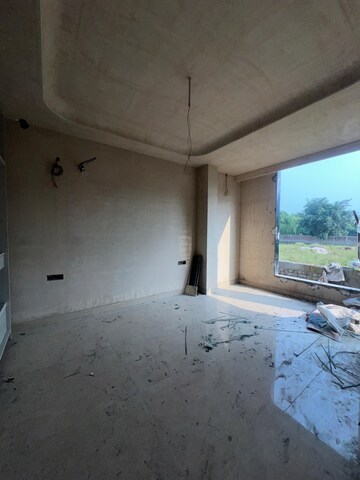 Room in 3 BHK Builder Floor at Silverglades The Legacy, Sector 63a – for Sale