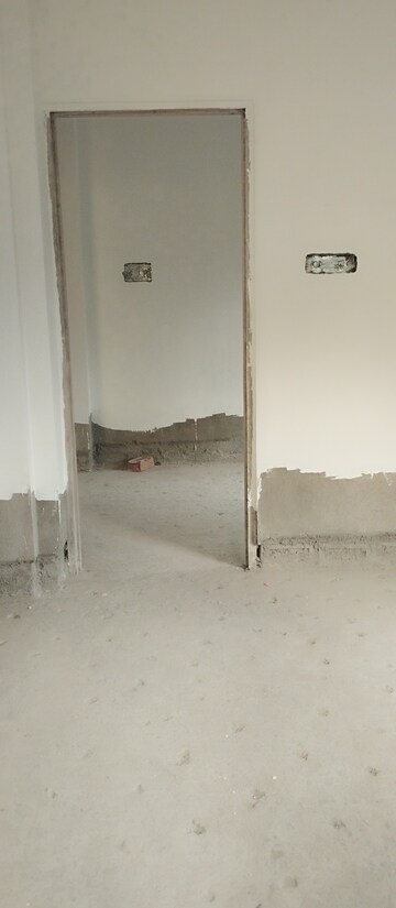 Room in 2 BHK Apartment at Majhi Para – for Sale
