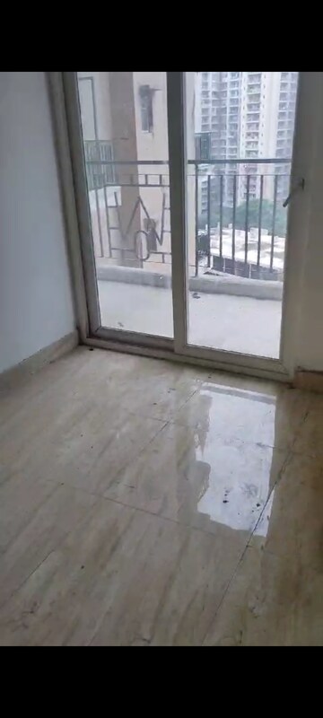 Room in 3 BHK Apartment at Town Park White Orchid, Sector 16c Greater Noida – for Sale