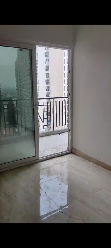 Room in 3 BHK Apartment at Town Park White Orchid, Sector 16c Greater Noida – for Sale