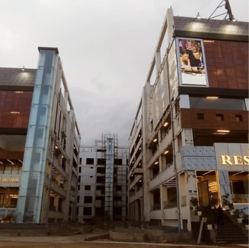  Showroom For Sale in Roselyn Square, International Airport Road