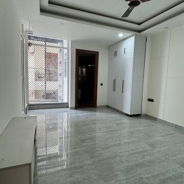 Room in 3.5 BHK Builder Floor at SS Mayfield Gardens, Mayfield Garden – for Sale