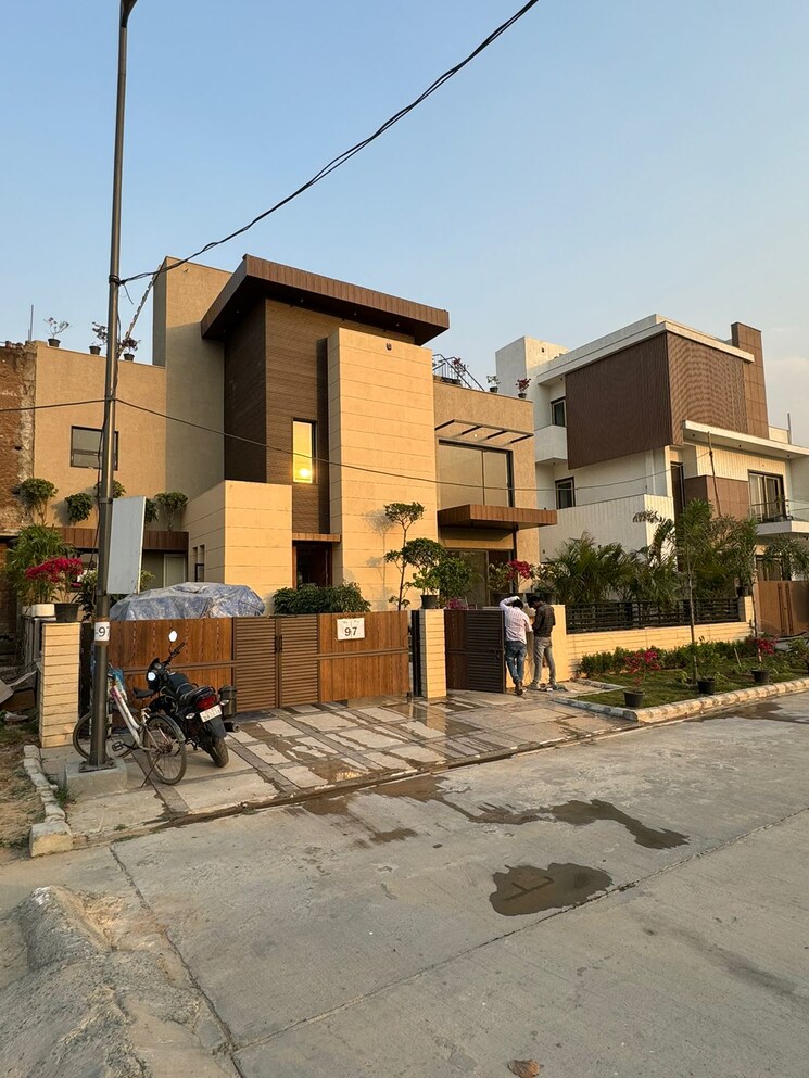 Exterior View, dlf-atria 5 Bedroom 3500 Sq.Ft. Independent House In Dlf Phase ii Gurgaon 7596327