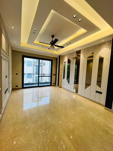 Room in 3 BHK Builder Floor at Sushant Lok 3, Sector 57 – for Sale