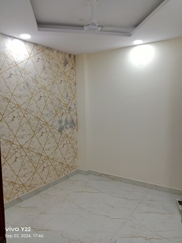 Room in 2.5 BHK Builder Floor at Laxmi Nagar – for Sale