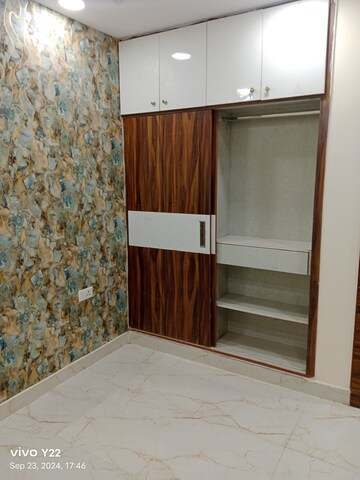 Room in 2.5 BHK Builder Floor at Laxmi Nagar – for Sale