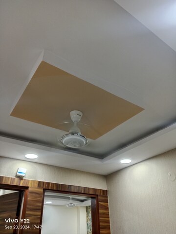 Furnished Amenities in 2.5 BHK Builder Floor at Laxmi Nagar – for Sale