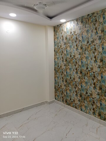 Room in 2.5 BHK Builder Floor at Laxmi Nagar – for Sale
