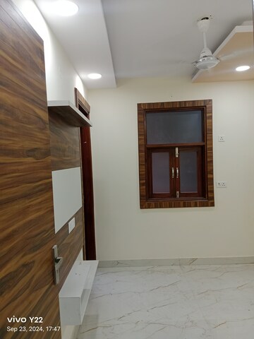 Room in 2.5 BHK Builder Floor at Laxmi Nagar – for Sale