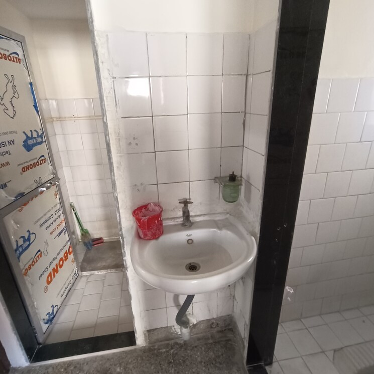 Bathroom, uttung-chs 2 Bedroom 700 Sq.Ft. Apartment In Goregaon East Mumbai 7596951