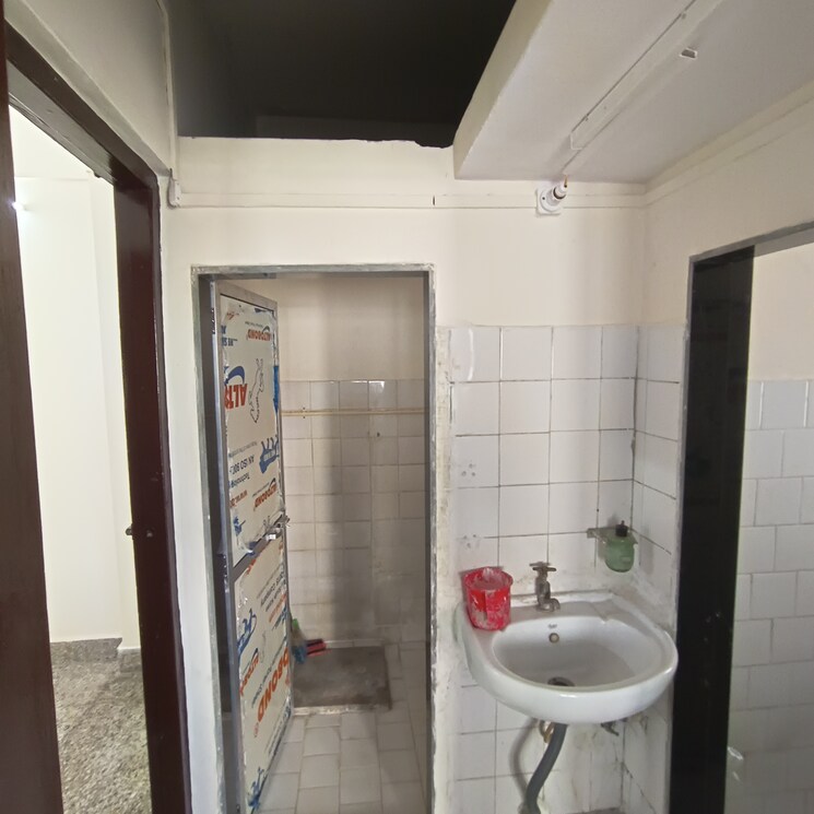 Bathroom, uttung-chs 2 Bedroom 700 Sq.Ft. Apartment In Goregaon East Mumbai 7596951