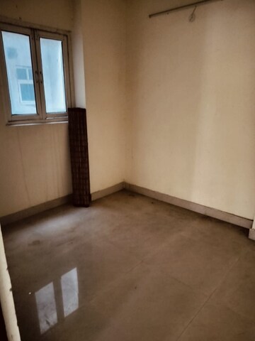 Room in 3 BHK Apartment at Aims Golf Avenue II, Sector 75 – for Sale