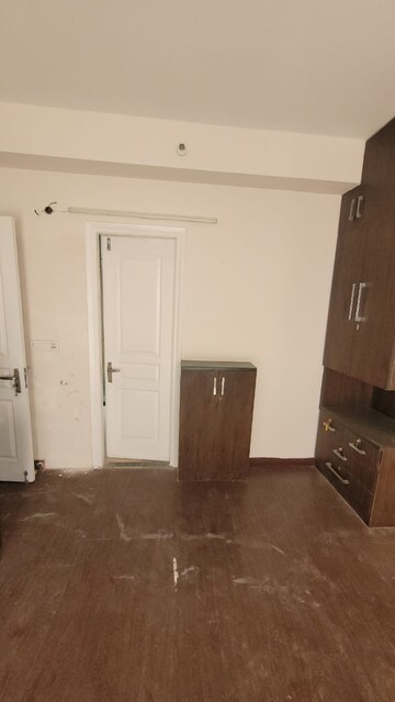 Room in 3 BHK Apartment at BPTP The Resort, Sector 75 – for Sale
