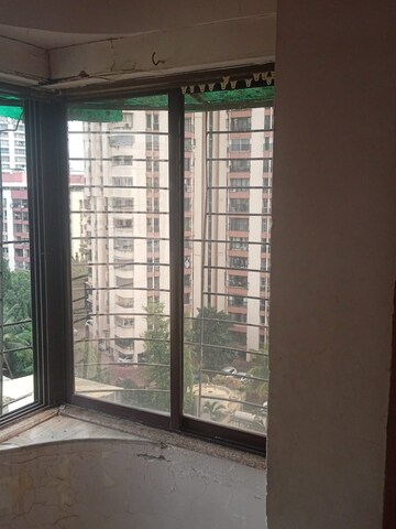 Room in 2 BHK Apartment at Jasmine Tower, Vasant Vihar – for Sale
