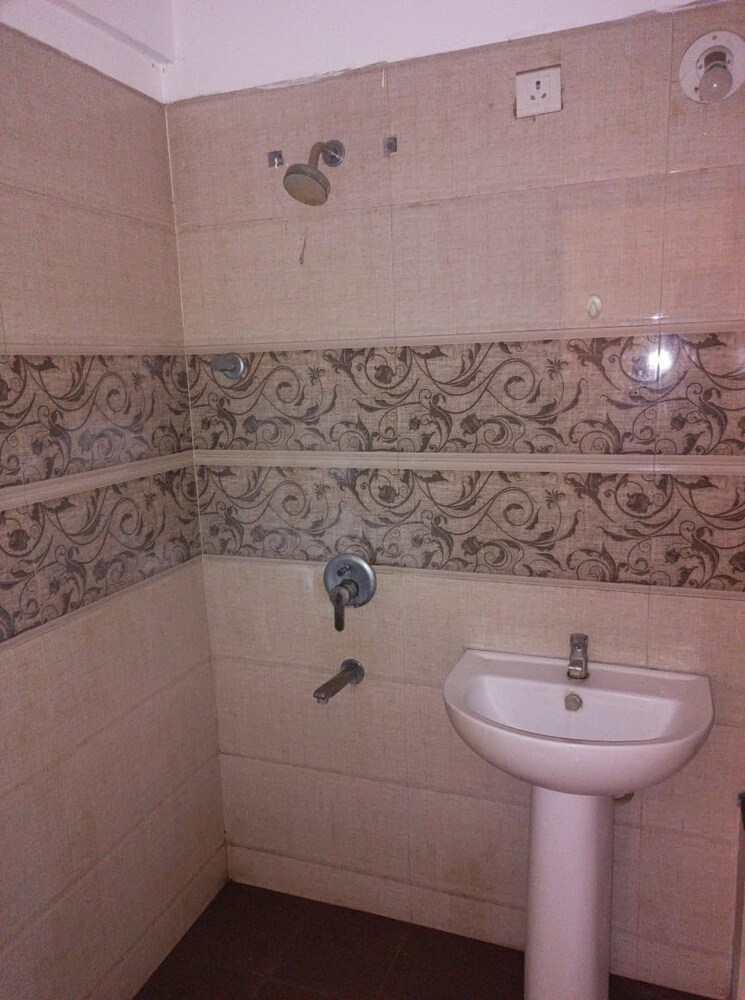 Bathroom, g-k-roseland-residency 2 Bedroom 975 Sq.Ft. Apartment In Pimple Saudagar Pune 7597757