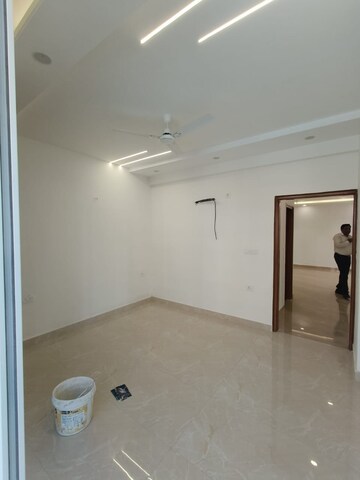 Room in 3 BHK Apartment at Gms Road – for Sale