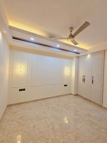 Room in 3 BHK Builder Floor at Sushant Lok 3, Sector 57 – for Sale