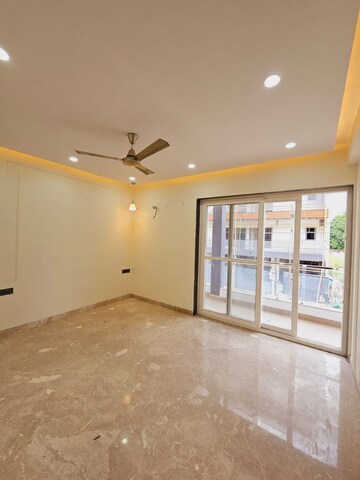 Room in 3 BHK Builder Floor at Sushant Lok 3, Sector 57 – for Sale