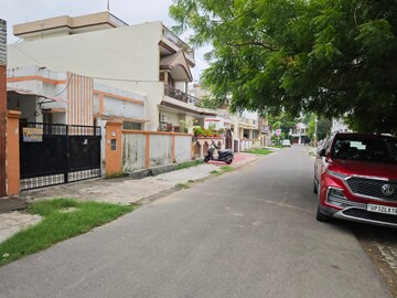 Parking in 2 BHK Independent House at Aliganj – for Sale