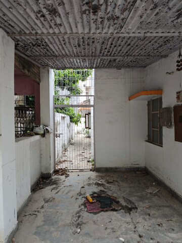 Room in 2 BHK Independent House at Aliganj – for Sale