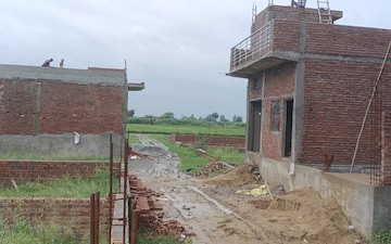Plot For Sale in Bhopani Village