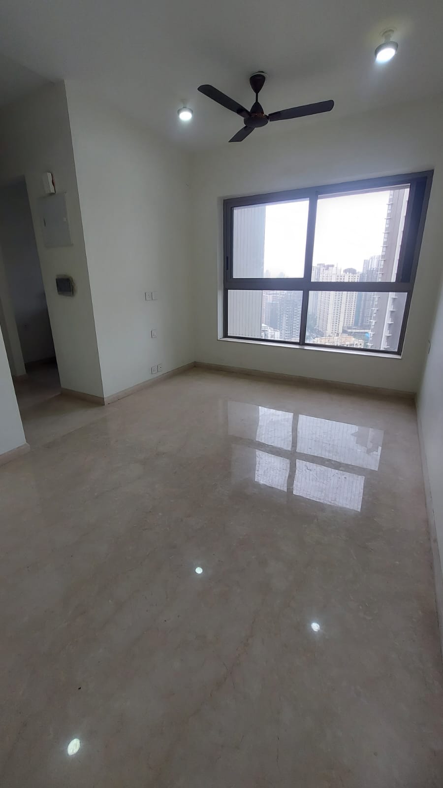 2 BHK Apartment For Rent in Kalpataru Paramount Kapur Bawdi Thane  7598899