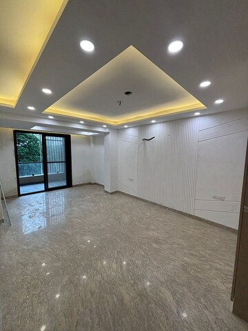Room in 5 BHK Penthouse at DLF The Crest, Sector 54 – for Sale