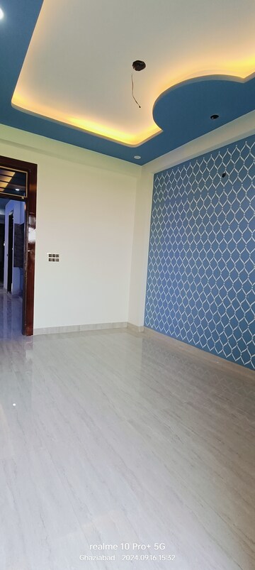 Room in 2 BHK Builder Floor at Sector 73 – for Sale
