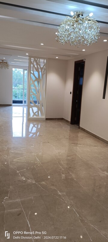 Room in 4 BHK Builder Floor at Janakpuri – for Sale