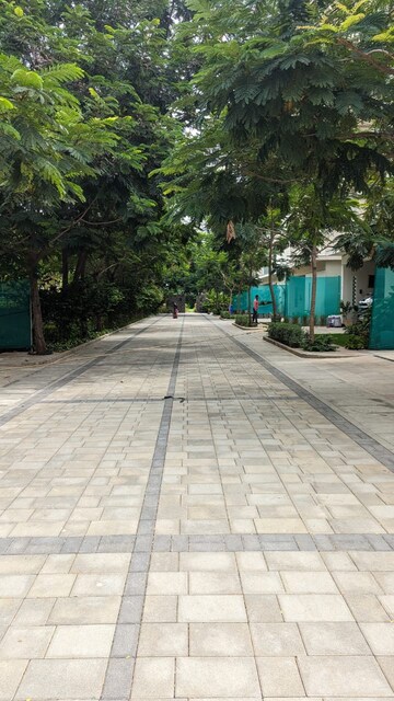 Parking in 5 BHK Villa at Tellapur – for Sale