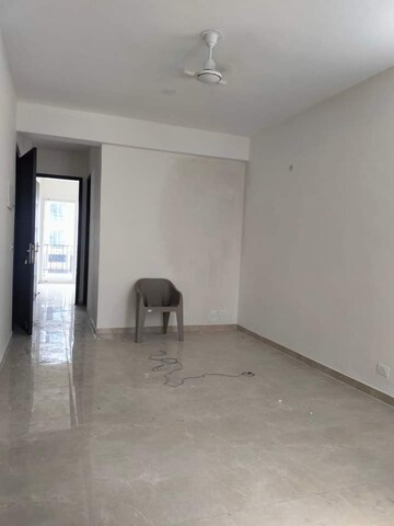 Room in 3 BHK Apartment at Signature Global City, Sector 37d – for Sale