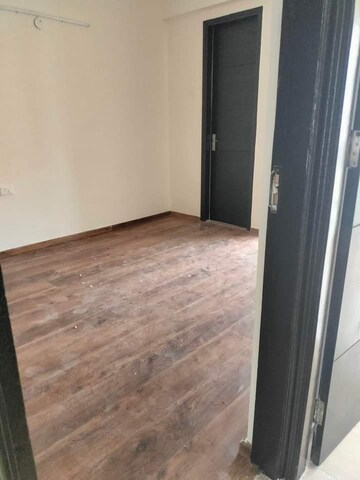 Room in 3 BHK Apartment at Signature Global City, Sector 37d – for Sale