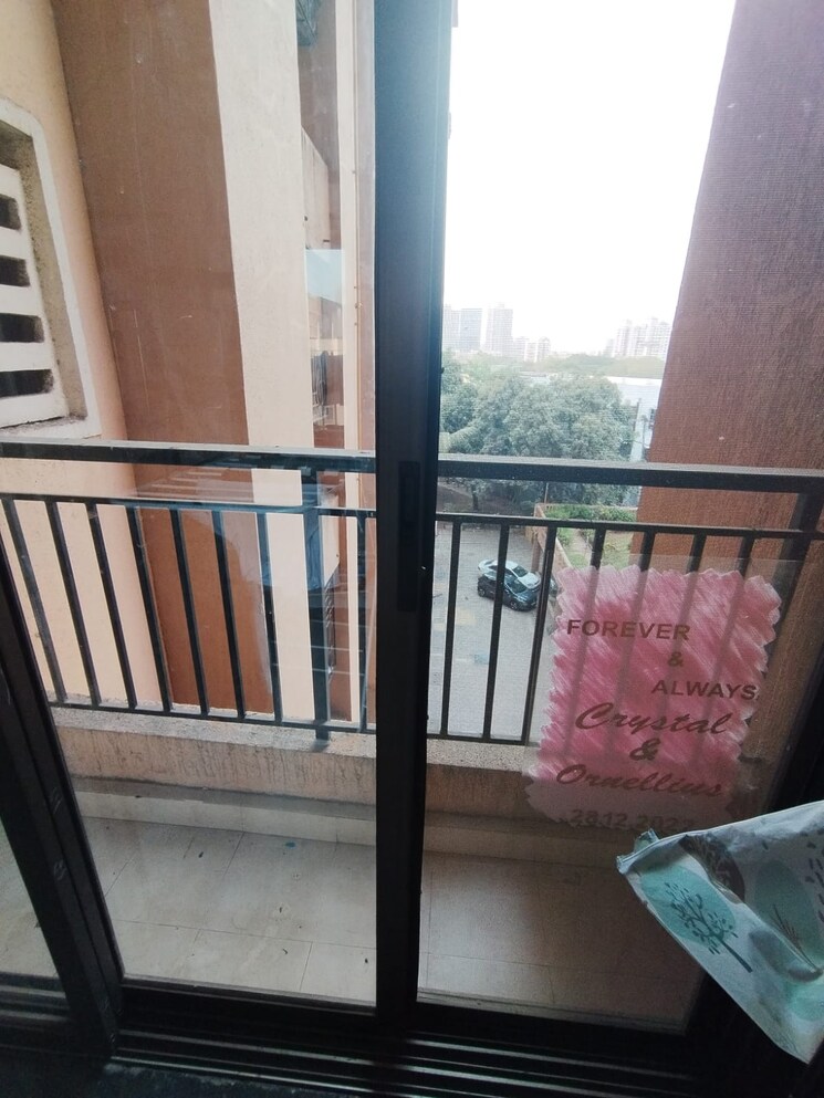 Balcony, garden-court 2 Bedroom 655 Sq.Ft. Apartment In Waghbil Thane 7600397