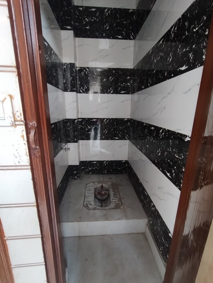 Bathroom, uttam nagar west 1 Bedroom 400 Sq.Ft. Builder Floor In Uttam Nagar West Delhi 7600488