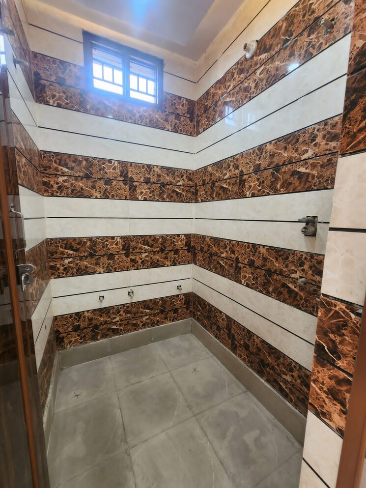 Bathroom, uttam nagar west 1 Bedroom 400 Sq.Ft. Builder Floor In Uttam Nagar West Delhi 7600541