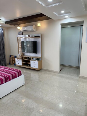 Room in 4 BHK Builder Floor at Unitech South City II, Sector 50 – for Sale