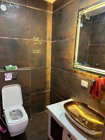 Furnished Amenities in 4 BHK Builder Floor at Unitech South City II, Sector 50 – for Sale