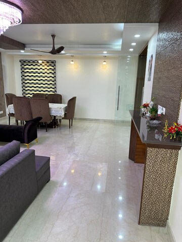 Master Bedroom in 4 BHK Builder Floor at Unitech South City II, Sector 50 – for Sale