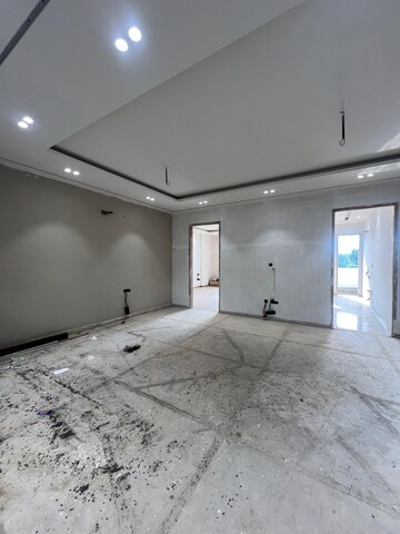 Room in 4 BHK Builder Floor at Anant Raj The Estate Floors, Sector 63a – for Sale