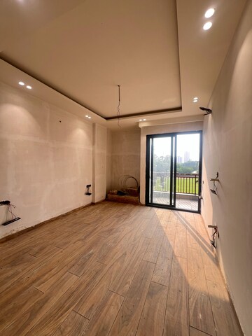 Room in 4 BHK Builder Floor at Anant Raj The Estate Floors, Sector 63a – for Sale